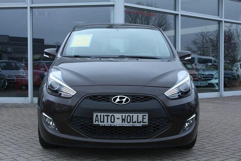 Gebraucht Hyundai ix20 125 PS (91 kW) 2016 Braun Kleinwagen