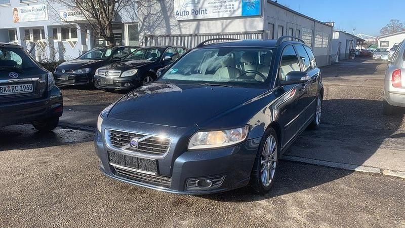Blau Gebraucht 2008 Volvo V50 Momentum Kombi | 2.200 € (Superpreis) - Bild 1/4