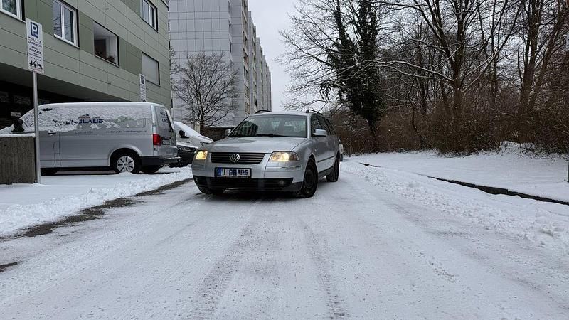 Silber Gebraucht 2002 VW Passat Kombi | 1.699 € (Etwas zu teuer) - Bild 1/4