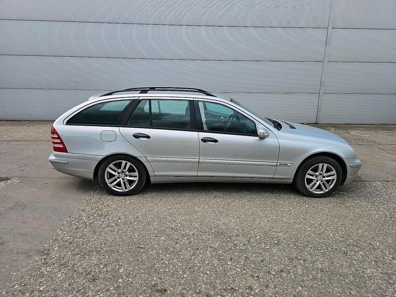 Grau Gebraucht 2002 Mercedes C220 Kombi | 1.500 € (Fairer Preis) - Bild 1/4