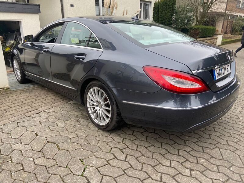 Grau Gebraucht 2015 Mercedes CLS350 Coupé | 18.750 € (Guter Preis) - Bild 1/4