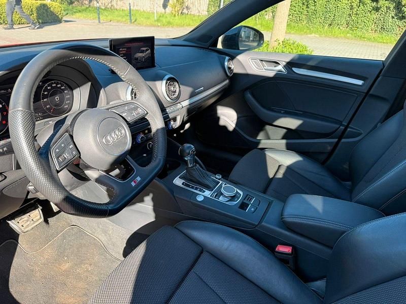 Second-hand Audi A3 Ambiente 190 CP (139 kW) 2019 Roșu Berlinǎ