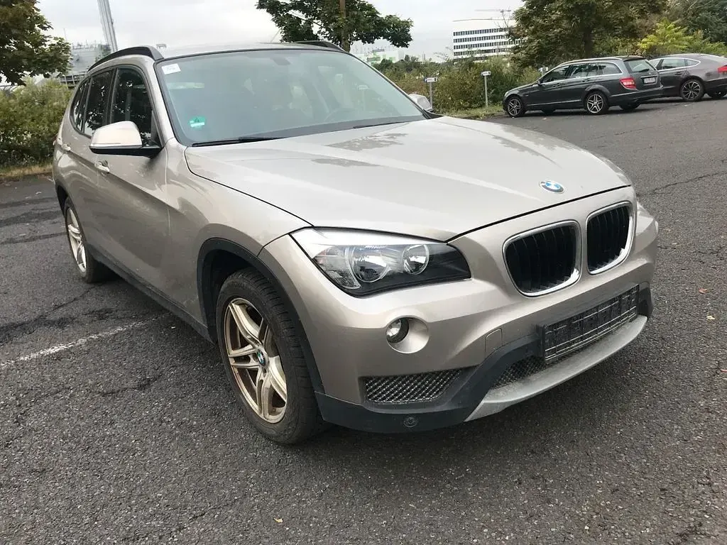 Gebraucht BMW X1 Sport Line 150 PS (110 kW) 2013 Kaschmirsilber metallic SUV