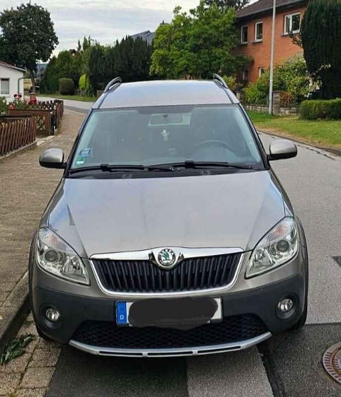 Andere farben Gebraucht 2012 Skoda Roomster Plus Edition Kombi | 2.999 € (Superpreis) - Bild 1/4