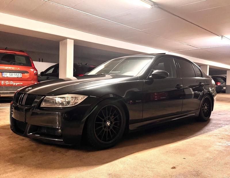 Gebraucht BMW 325 218 PS (160 kW) 2008 Schwarz Limousine