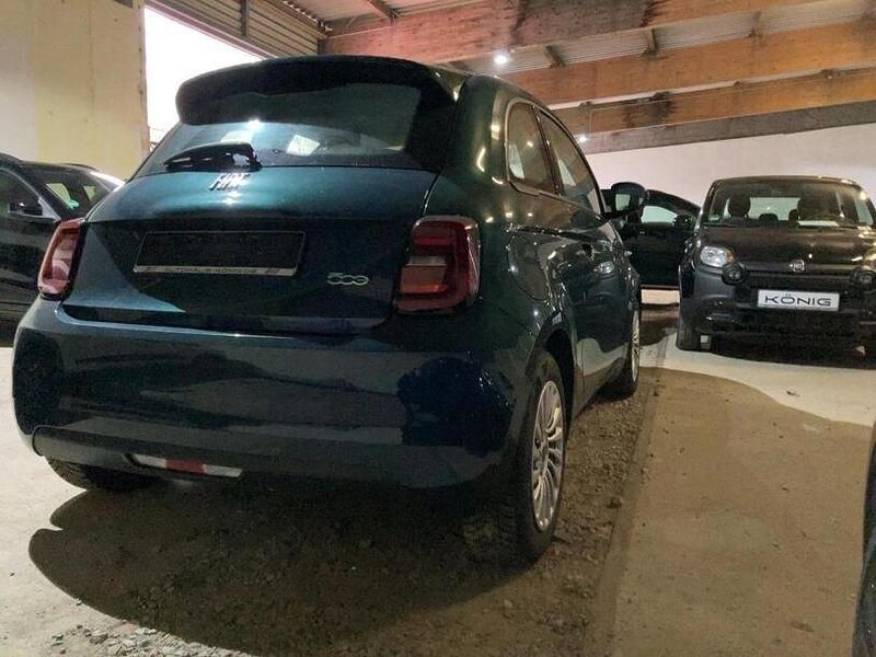 Gebraucht Fiat 500e 86 kW (118 PS) 2023 Grün Limousine
