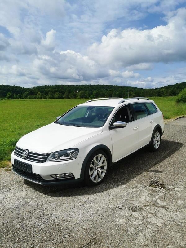 Weiß Gebraucht 2012 VW Passat Alltrack Kombi | 8.499 € (Guter Preis) - Bild 1/4