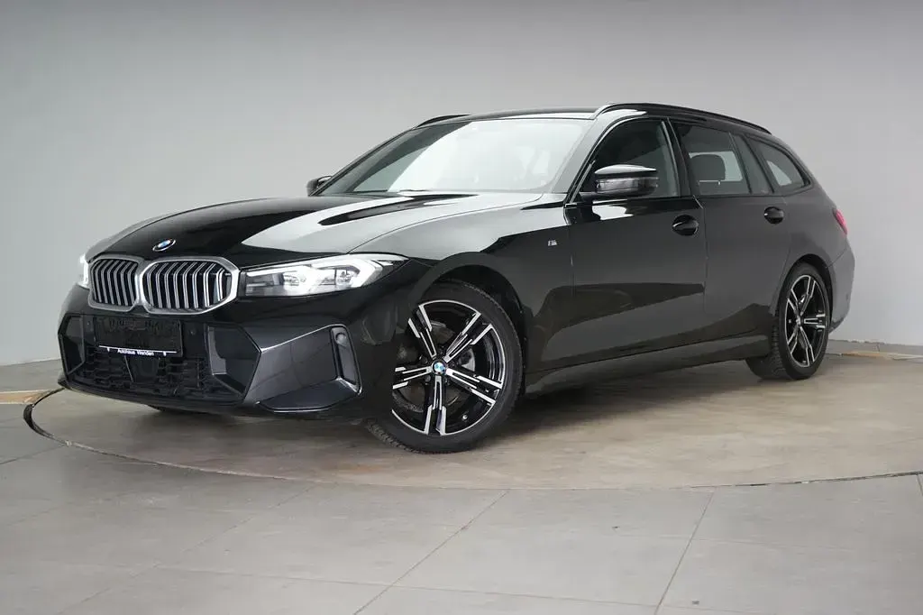 Gebraucht BMW 320 M Sport 184 PS (135 kW) 2023 Black sapphire Kombi