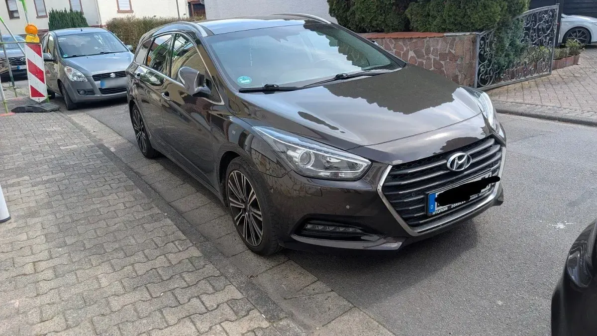Gebraucht Hyundai i40 Premium 141 PS (103 kW) 2017 Braun Kombi