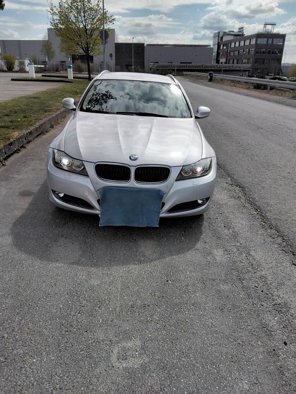 Gebraucht BMW 320 170 PS (125 kW) 2010 Grau Kombi