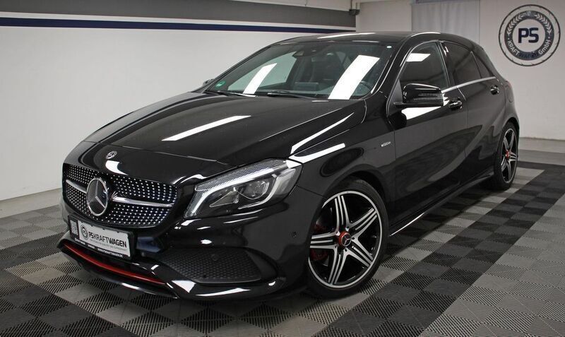 Kosmosschwarz metalliclack Gebraucht 2017 Mercedes A250 AMG Limousine | 23.990 € (Fairer Preis) - Bild 1/3
