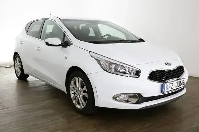 Używany Kia Ceed 99 KM (72 kW) 2014 Biały Hatchback