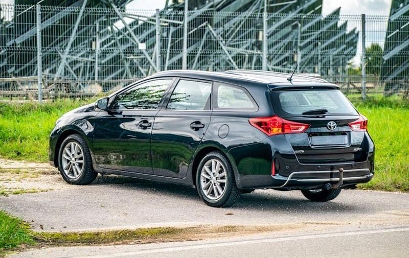 Grau Gebraucht 2014 Toyota Auris Touring Sports Kombi | 7.500 € (Etwas zu teuer) - Bild 1/4