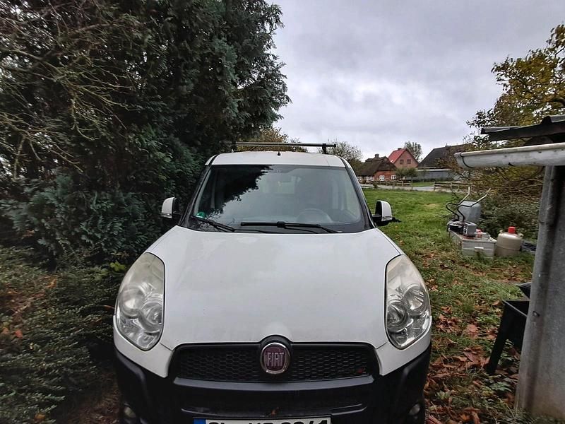 Weiß Gebraucht 2014 Fiat Doblò Van / Kleinbus | 4.400 € (Fairer Preis) - Bild 1/4