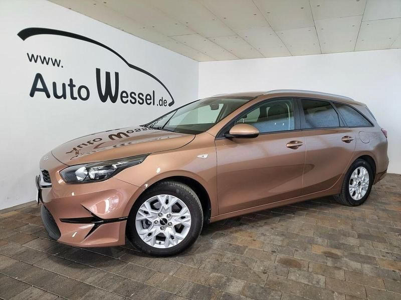 Gebraucht Kia Ceed 99 PS (72 kW) 2023 Machined bronze m (metallic) Kleinwagen