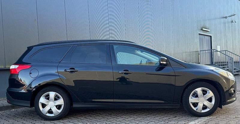 Gebraucht Ford Focus SYNC Edition 125 PS (91 kW) 2014 Schwarz Kombi