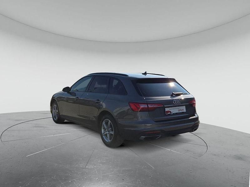 Używany Audi A4 Design 163 KM (119 kW) 2022 Szary Kombi