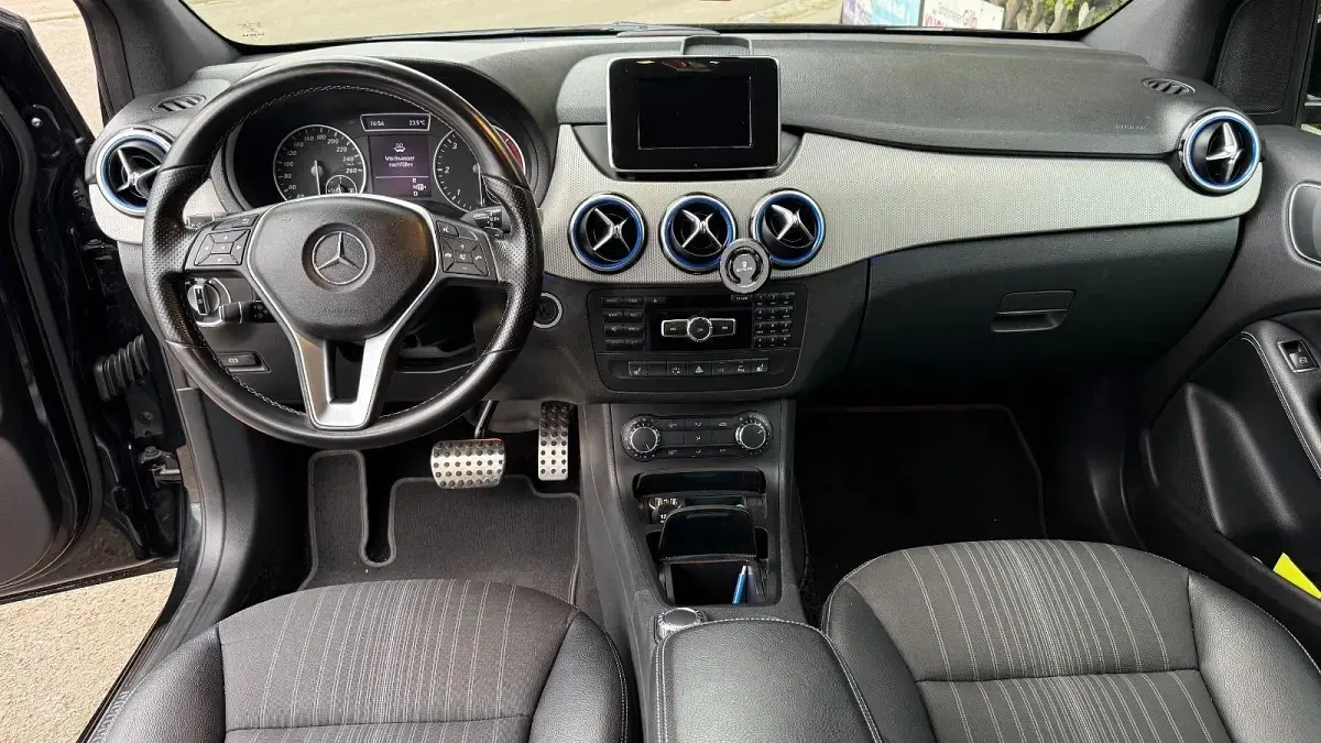 Gebraucht Mercedes B200 AMG 136 PS (100 kW) 2012 Schwarz Kleinwagen