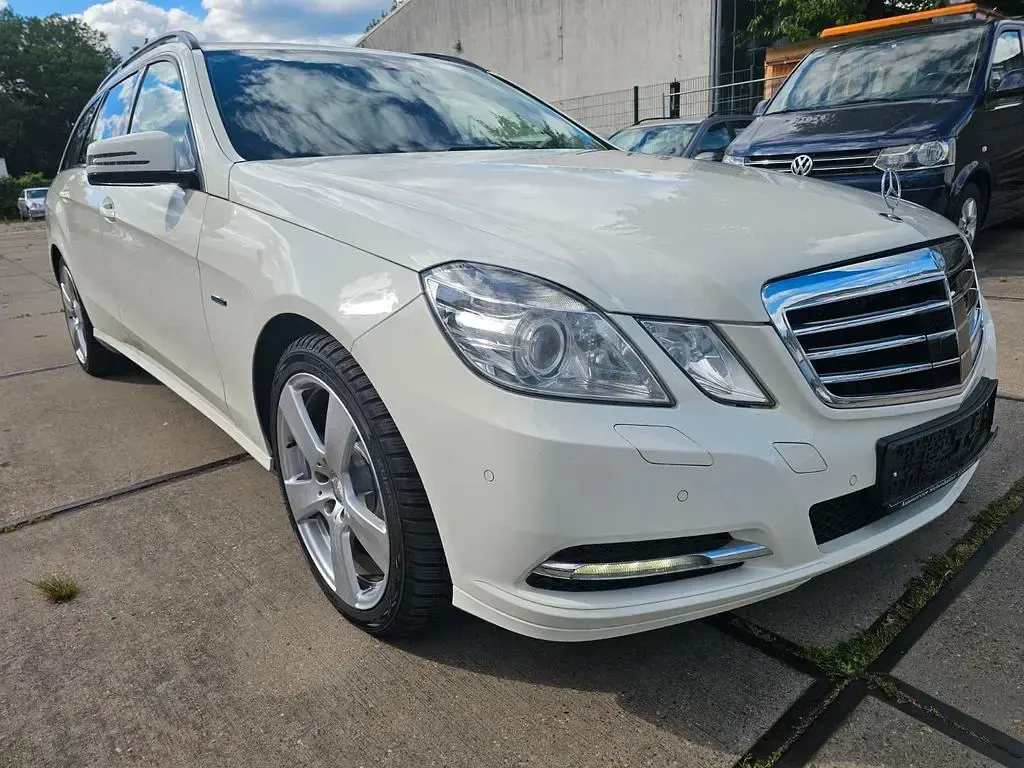 Gebraucht Mercedes E350 265 PS (194 kW) 2012 Weiß Limousine