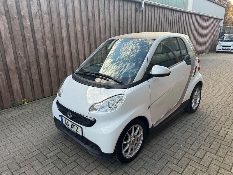 Weiß Gebraucht 2015 Smart ForTwo Coupé Kleinwagen | 8.490 € (Superpreis) - Bild 1/4