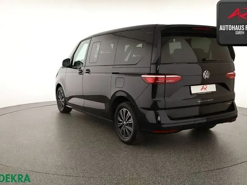 Gebraucht VW Multivan 218 PS (160 kW) 2022 Deep black Van / Kleinbus