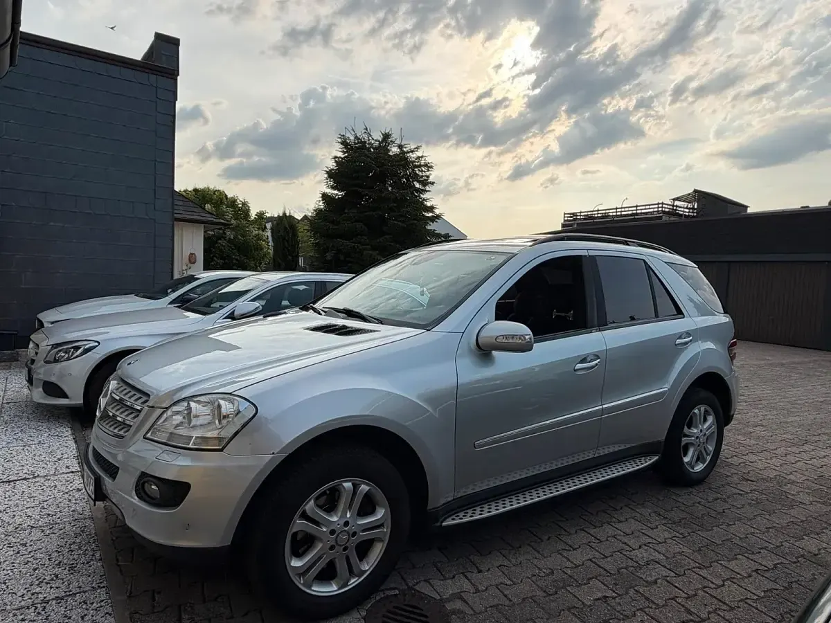 Gebraucht Mercedes ML420 306 PS (225 kW) 2009 Silber SUV