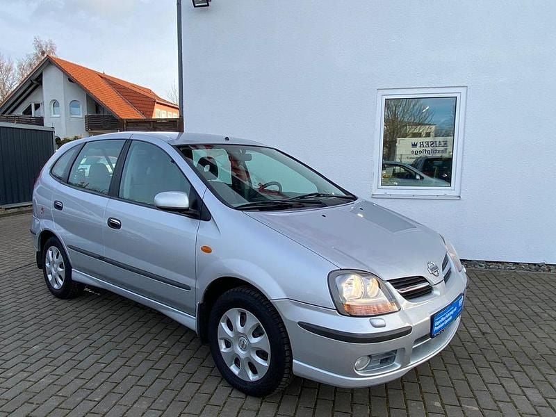 Gebraucht Nissan Almera Tino Visia 136 PS (100 kW) 2002 Silber Van / Kleinbus