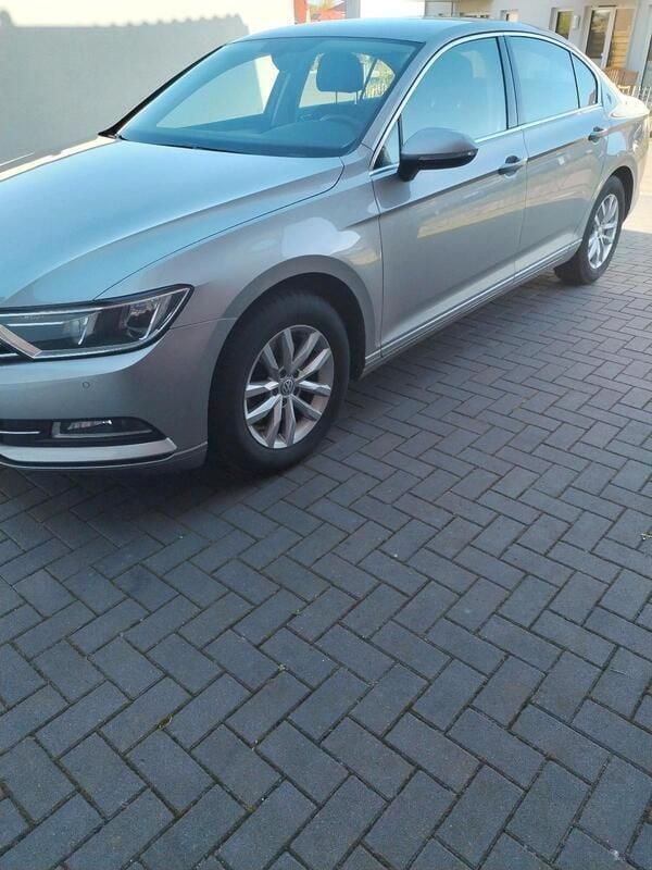 Grau Gebraucht 2015 VW Passat Limousine | 14.999 € (Superpreis) - Bild 1/4