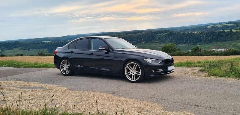 Gebraucht BMW 318 Comfort Edition 143 PS (105 kW) 2012 Schwarz Limousine