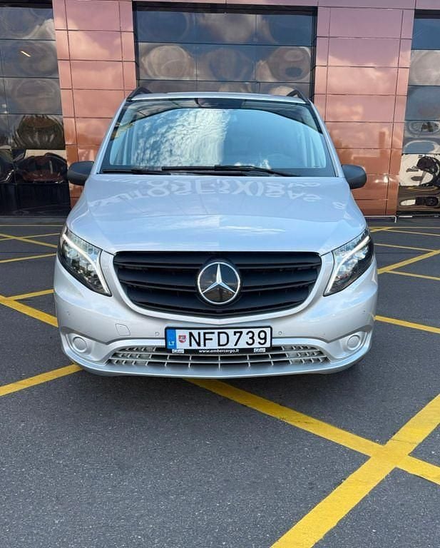 Second-hand Mercedes Vito 237 CP (174 kW) 2023 Argintiu Van