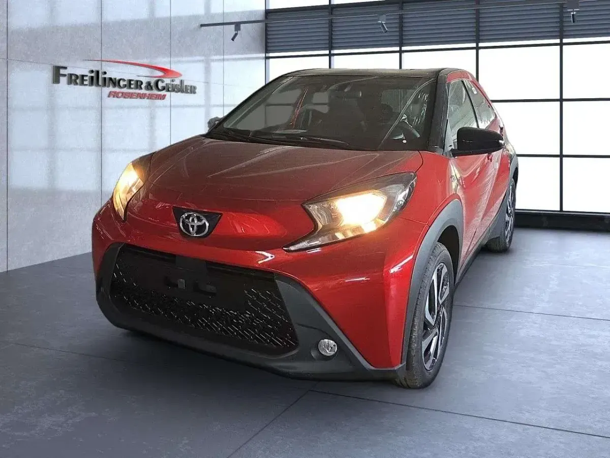 Neu Toyota Aygo Team 72 PS (52 kW) 2025 Rot Kleinwagen