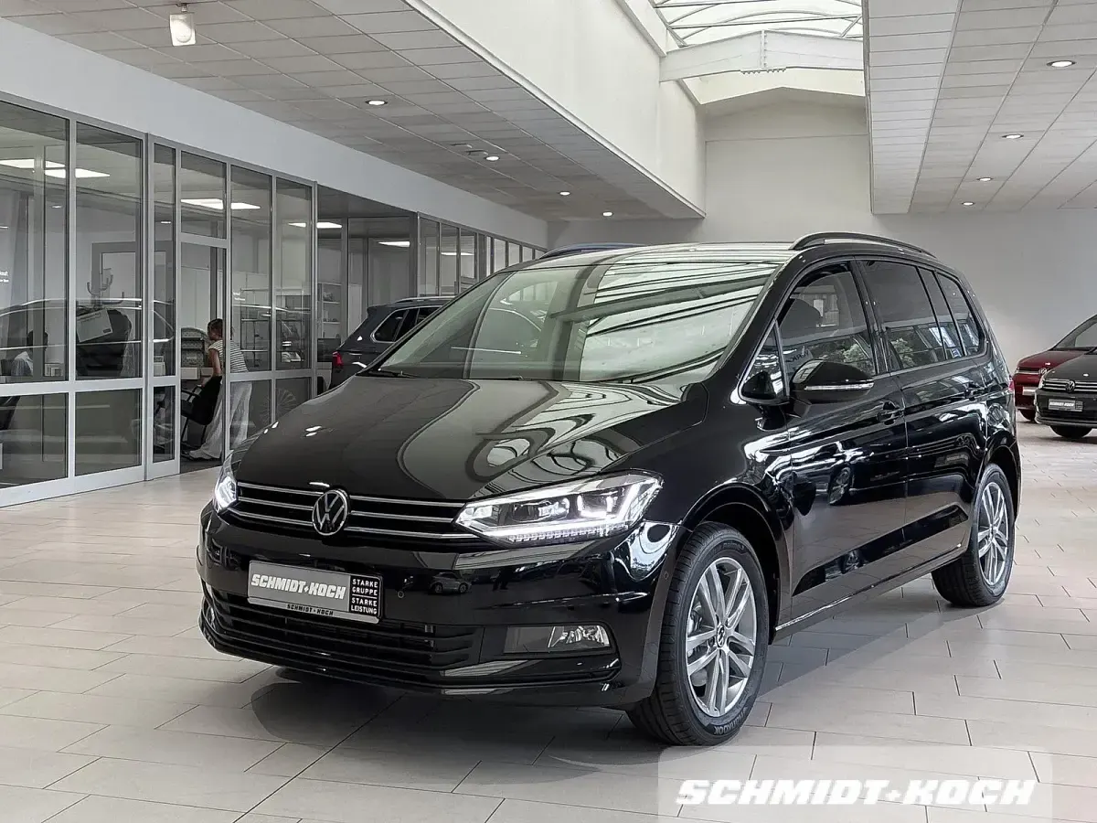 Gebraucht VW Touran Comfortline 150 PS (110 kW) 2026 Grenadillschwarz (schwarz) Van / Kleinbus