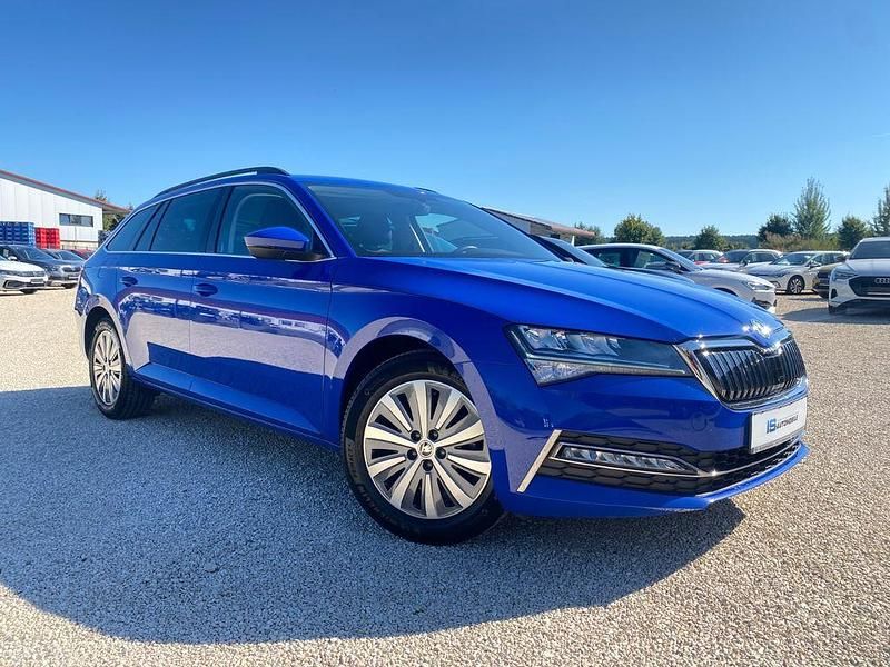Gebraucht Skoda Superb Ambition 218 PS (160 kW) 2022 Modra energy/energy blue Kombi