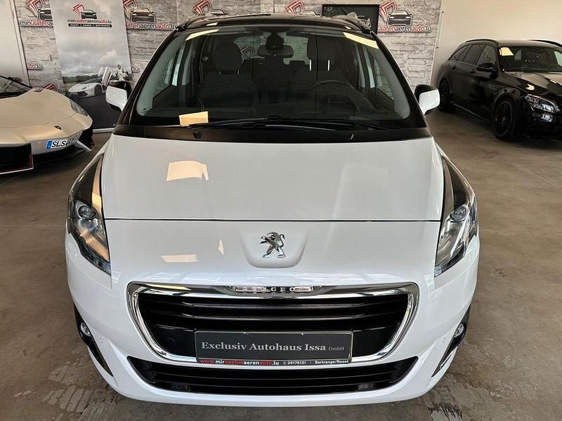 Weiß Gebraucht 2017 Peugeot 5008 Allure Van / Kleinbus | 13.990 € - Bild 1/4