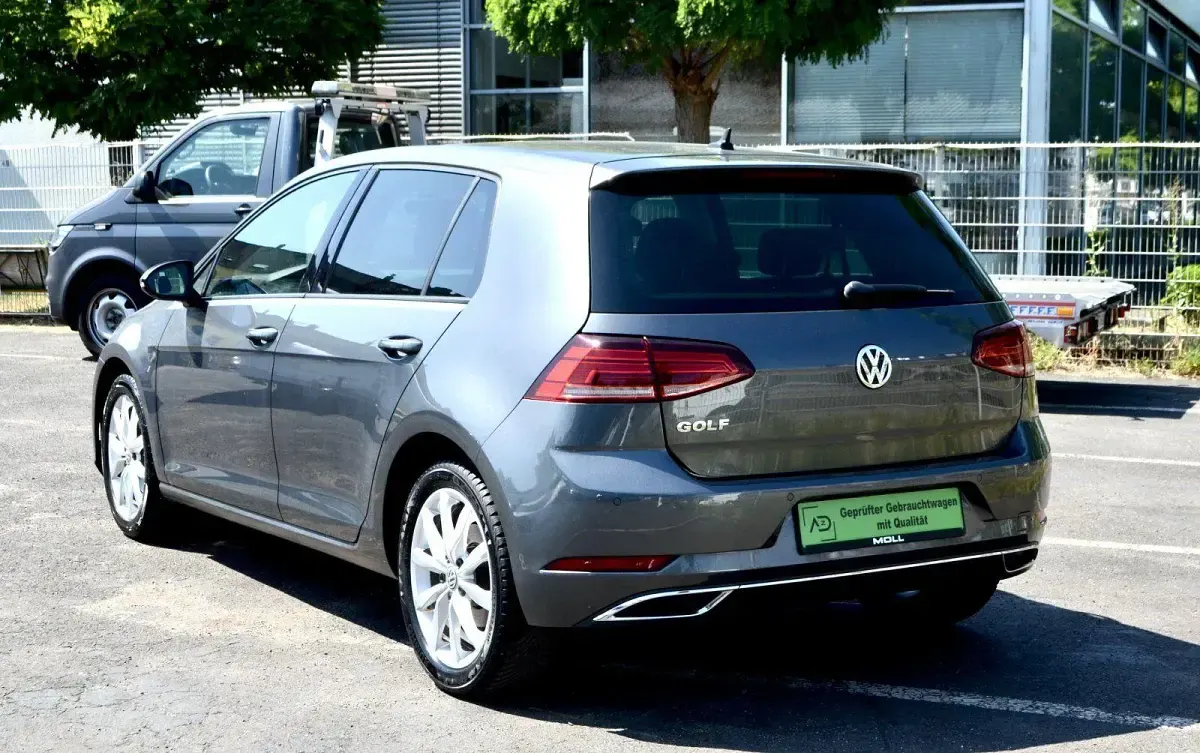 Gebraucht VW Golf VII Highline 150 PS (110 kW) 2020 Grau Limousine