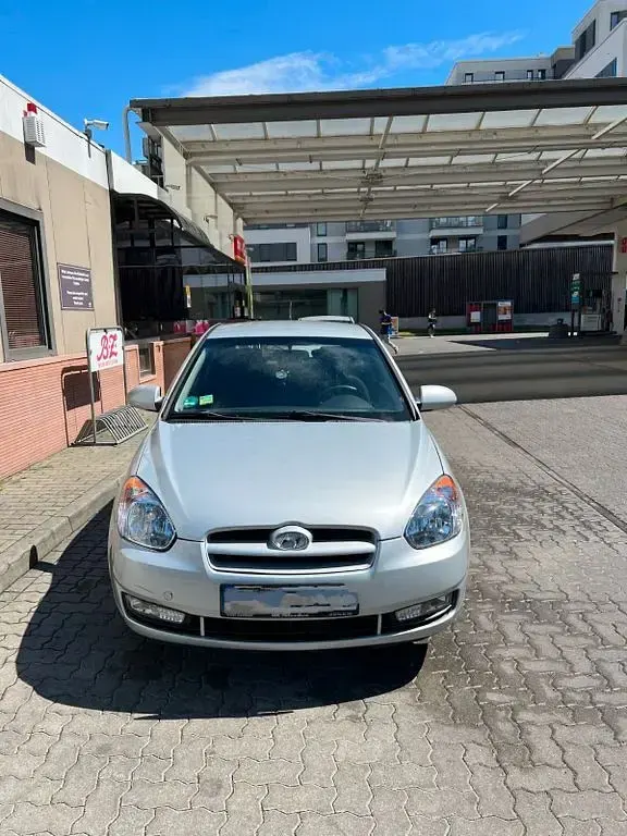 Gebraucht Hyundai Accent 97 PS (71 kW) 2008 Grau Kleinwagen