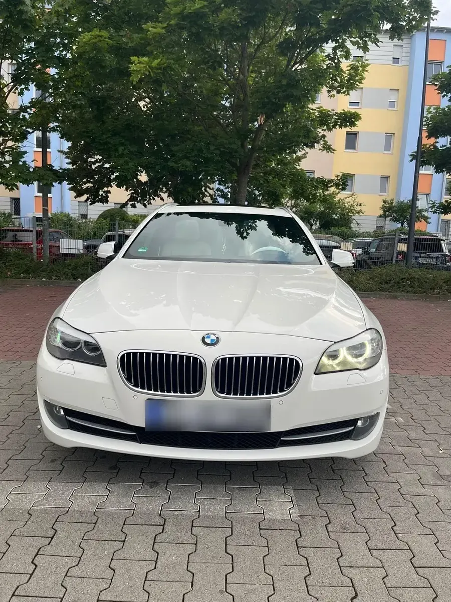 Gebraucht BMW 530 245 PS (180 kW) 2011 Weiß Limousine