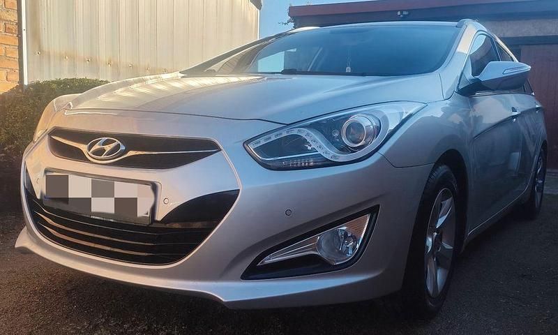 Silber Gebraucht 2012 Hyundai i40 Comfort Kombi | 7.500 € (Fairer Preis) - Bild 1/4