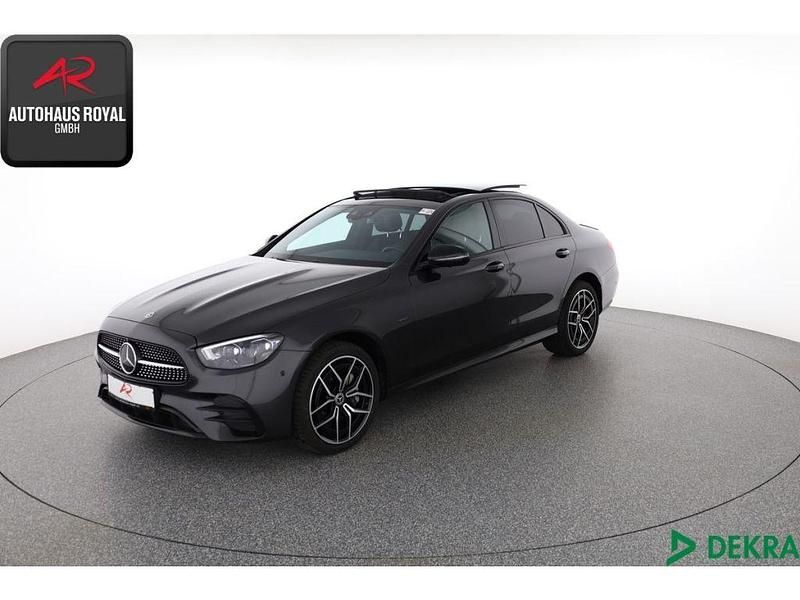 Grau (metallic) Gebraucht 2021 Mercedes E300 AMG Limousine | 45.879 € - Bild 1/4