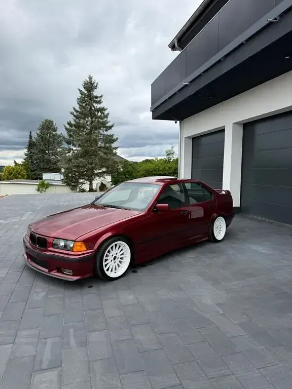 Gebraucht BMW 325 Basis 192 PS (141 kW) 1991 Rot Limousine