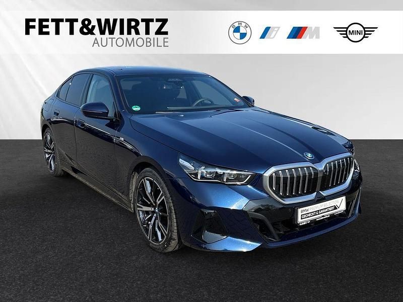 Gebraucht BMW 550e M Sport 489 PS (359 kW) 2024 Bmw individual tansanitblau metallic Limousine