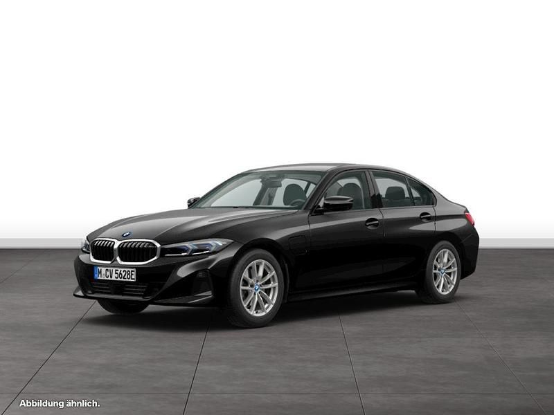 Schwarz Gebraucht 2024 BMW 330e Limousine | 41.290 € (Guter Preis) - Bild 1/4
