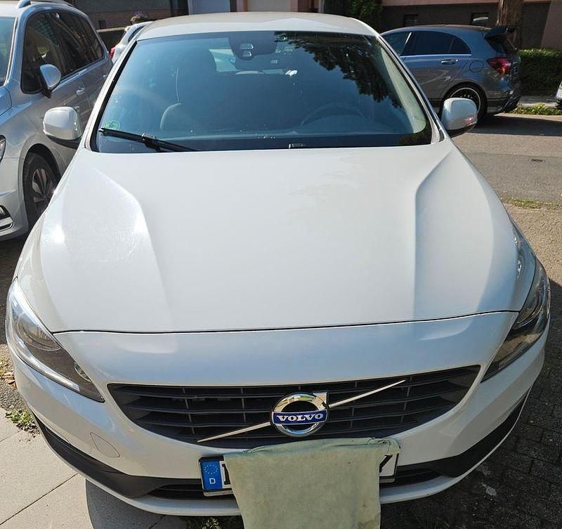 Weiß Gebraucht 2016 Volvo V60 Summum Kombi | 10.800 € (Fairer Preis) - Bild 1/4