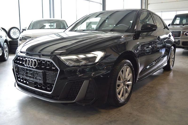 Schwarz Gebraucht 2021 Audi A1 Sportback Ambiente Kleinwagen | 21.990 € (Fairer Preis) - Bild 1/4
