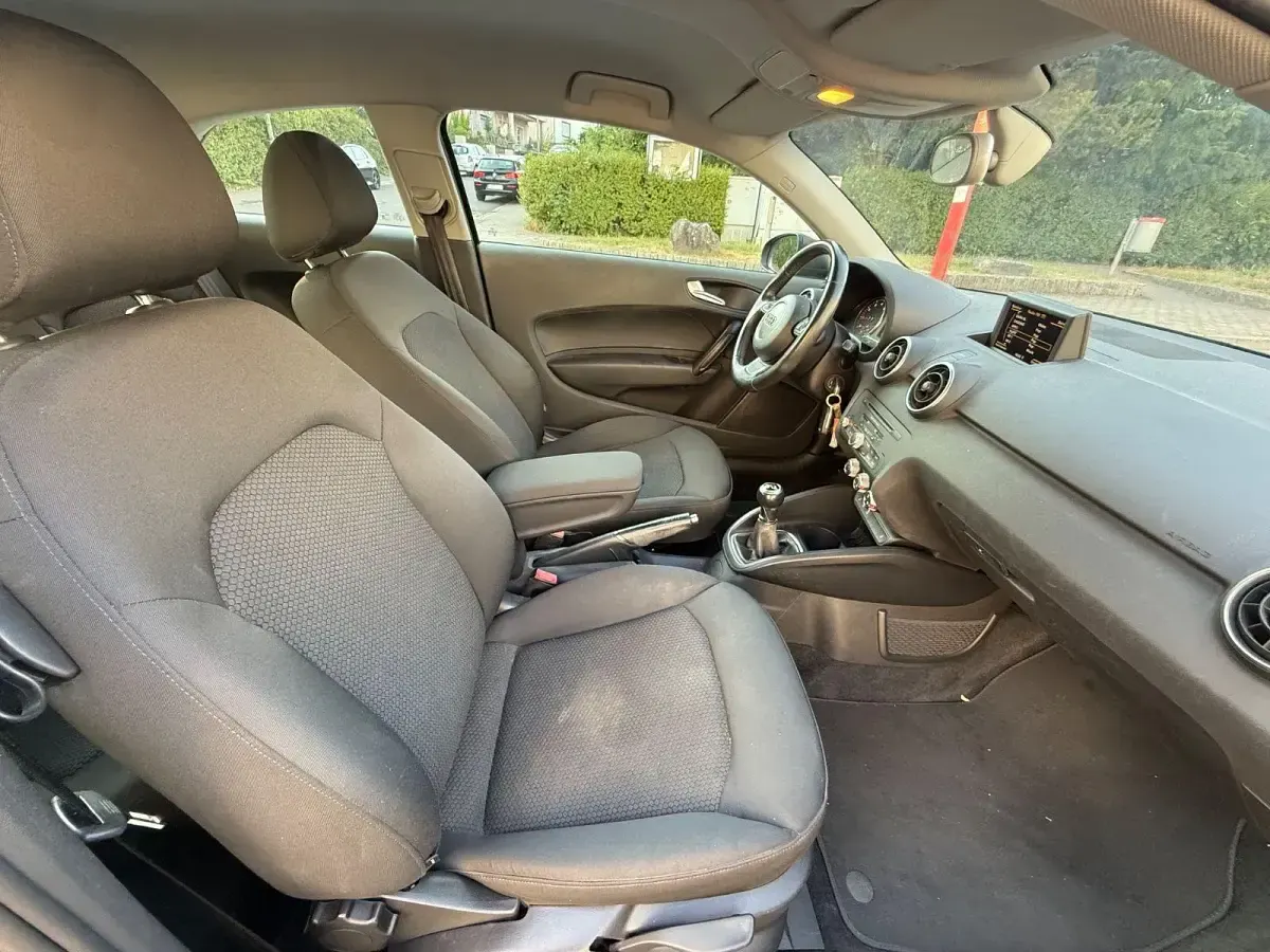 Gebraucht Audi A1 Attraction 86 PS (63 kW) 2013 Schwarz Kleinwagen