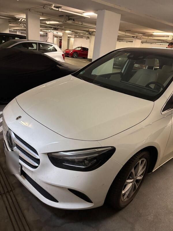 Weiß Gebraucht 2022 Mercedes B250e Van / Kleinbus | 24.800 € (Guter Preis) - Bild 1/4