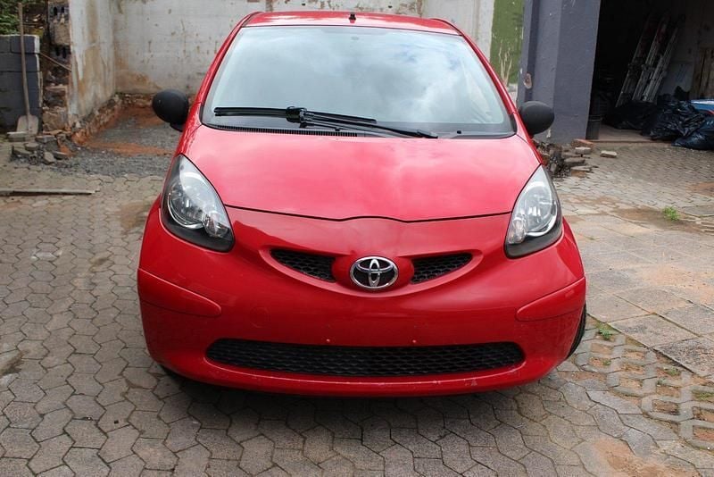 Rot Gebraucht 2006 Toyota Aygo Kleinwagen | 1.299 € (Guter Preis) - Bild 1/4