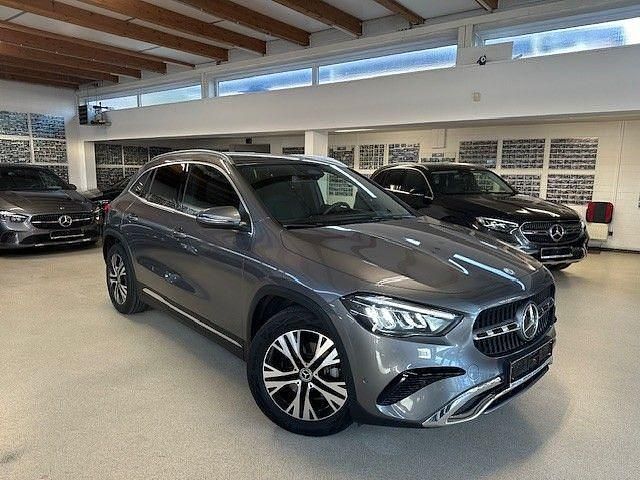 Gebraucht Mercedes GLA200 163 PS (119 kW) 2024 Mountaingrau SUV