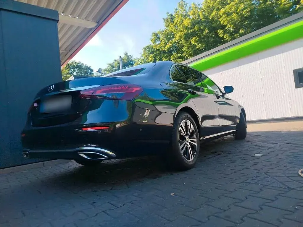 Usado Mercedes E200 211 CV (155 kW) 2022 Gris Berlina