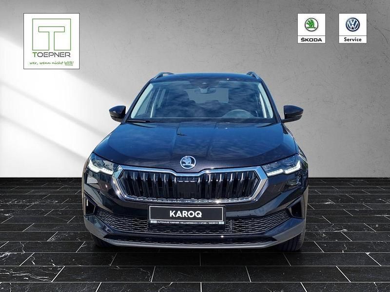 Schwarz Neu 2025 Skoda Karoq Tour SUV | 43.370 € (Teuer) - Bild 1/4